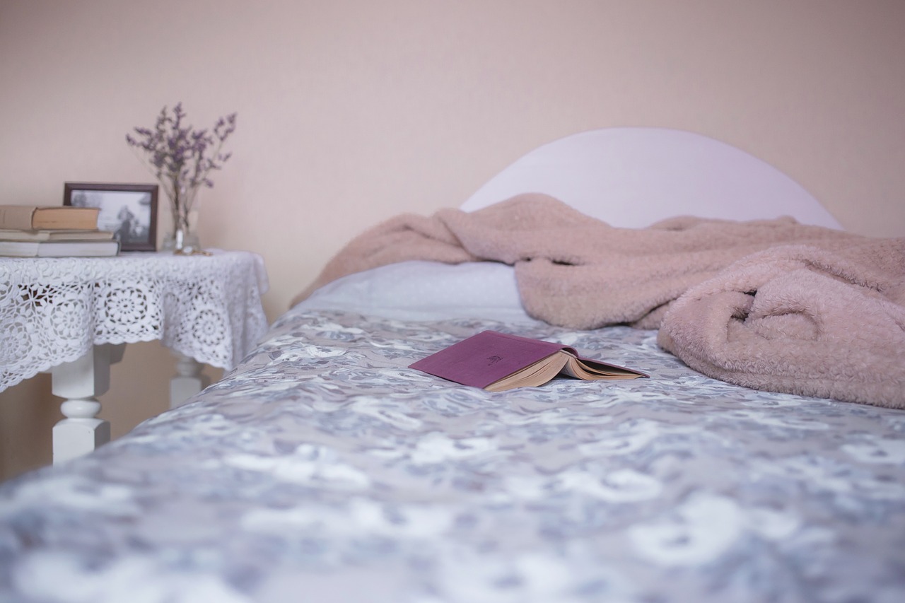 bed, bedroom, blanket